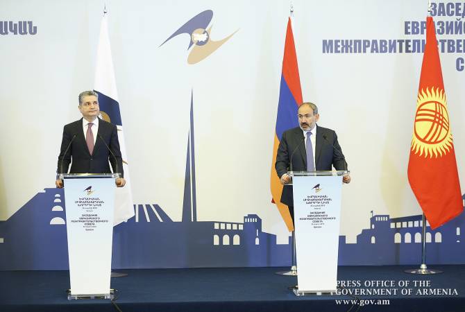 Nikol Pashinyan et Tigran Sarkissian ont tenu une conférence de presse commune à l'issue de la 
séance du Conseil intergouvernemental de l'Union Économique Eurasiatique