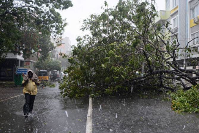 В Индии около 800 тысяч человек эвакуировали из-за приближающегося циклона