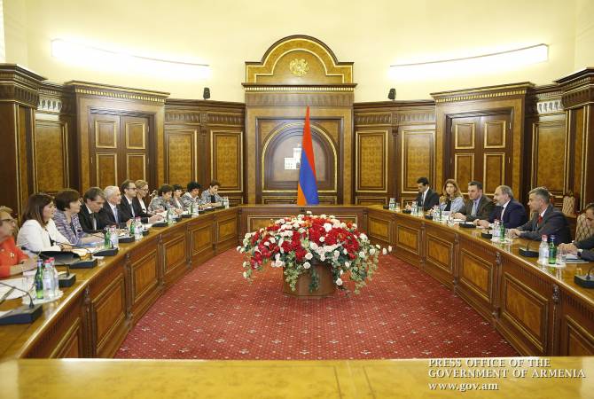Премьер-министр принял руководителей структур ООН в Армении во главе с Шомби Шарпом