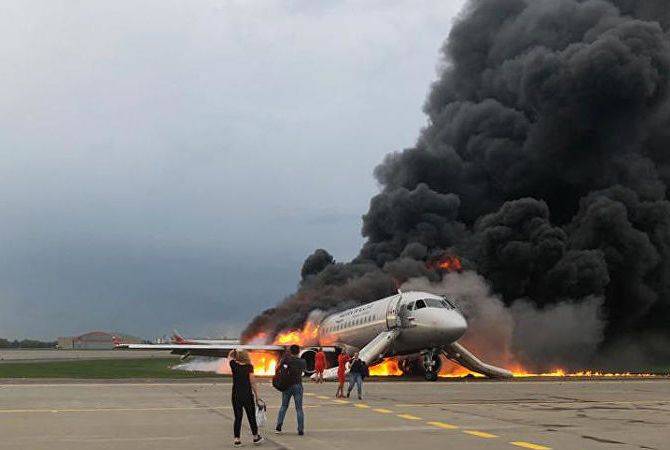 При пожаре на самолете в Шереметьево погибли 13 человек