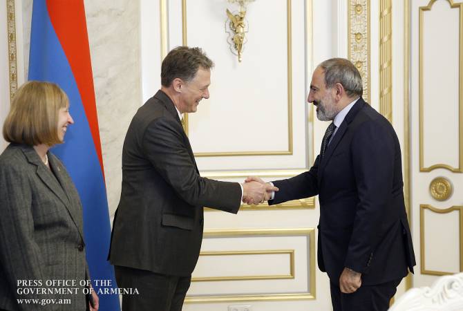 Премьер-министр Армении и помощник заместителя госсекретаря США обсудили вопросы 
развития двустороннего сотрудничества