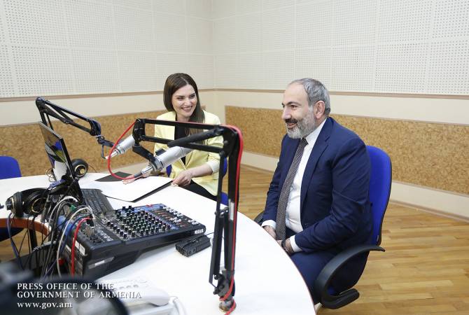 «J'espère que dans cette nouvelle situation la Radio publique gagnera de nouvelles positions»; 
Le Premier ministre a visité la Radio publique d’Arménie à l'occasion de la Journée de la radio