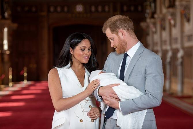  Принц Гарри и Меган Маркл показали новорожденного сына 