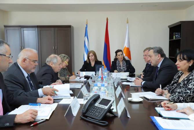  Главы МИД Армении, Греции и Кипра в начале июня приведут первую трехстороннюю 
встречу

 