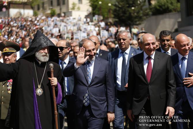 بإطار الاحتفالات بالعيد الثلاثي رئيس وزراء أرمينيا نيكول باشينيان ورئيس آرتساخ يزوران نصب الشهداء في 
ستيباناكيرت وشوشي- صور-