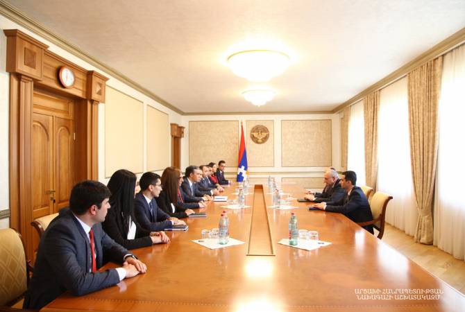 Bako Sahakyan a reçu la délégation dirigée par le Défenseur des droits de l'homme de la 
République d’Arménie Arman Tatoyan