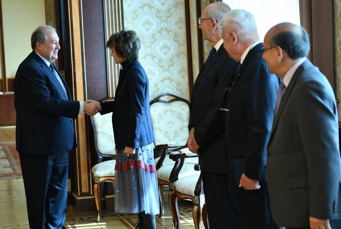 رئيس الجمهورية أرمين سركيسيان يستقبل وفد مؤسسة القيادة العالمية الذي وصل إلى أرمينيا بدعوة 
من الرئيس