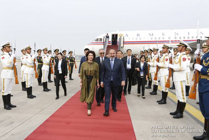 Le Premier ministre Nikol Pashinyan et son épouse Anna Hakobyan sont arrivés en République 
populaire de Chine pour une visite de travail
