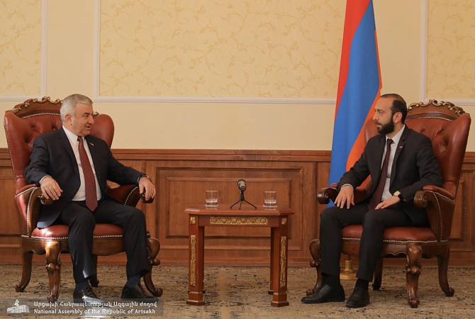 Entretien en tête-à-tête à Erevan entre les présidents des Parlements d’Arménie et d’Artsakh 
