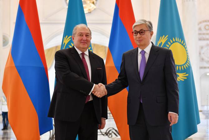 رئيس أرمينيا أرمين سركيسيان يلتقي مع رئيس كازاخستان قاسم زومارت توكاييف خلال زيارة العمل إلى 
كازاخستان