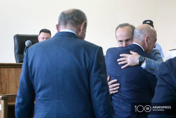 President of Artsakh walks into Yerevan court to vouch for Kocharyan’s release 