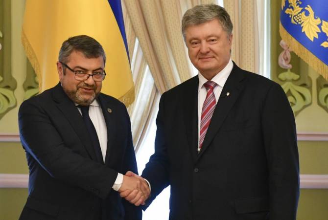 L’Ambassadeur d’Arménie en Ukraine et le président ukrainien ont souligné la nécessité de 
dynamiser le dialogue politique 
