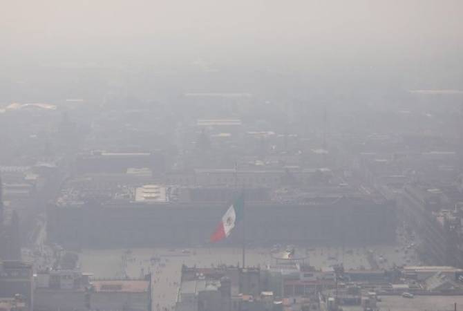 В Мехико школы останутся закрытыми до понедельника из-за смога
