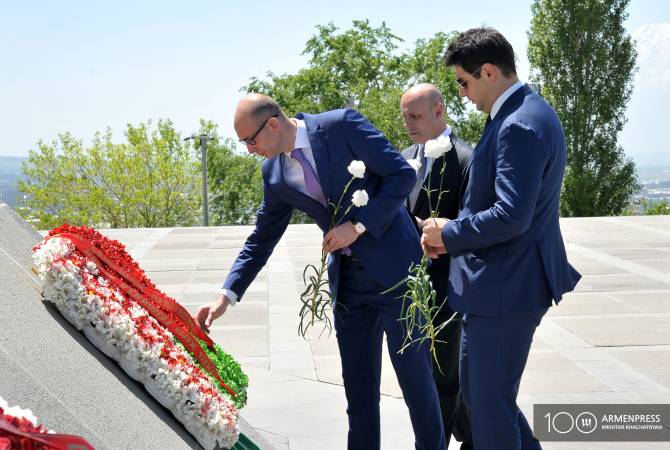 Belarusian cultural delegation visits Armenian Genocide Memorial in Yerevan