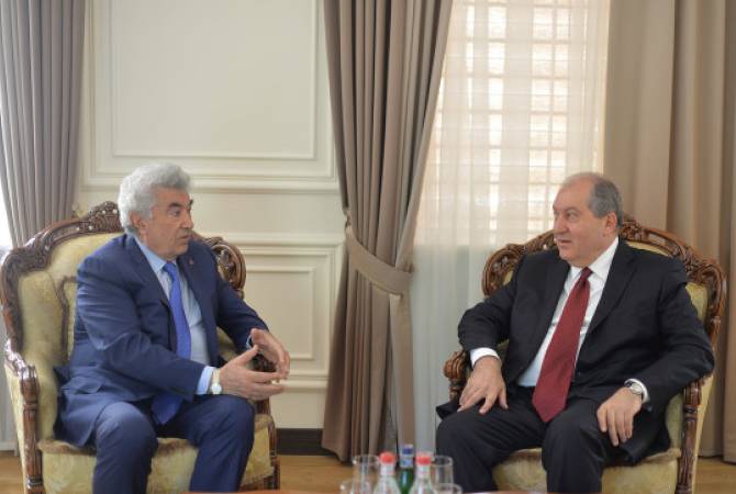 Президент Армен Саркисян провел телефонный  разговор с председателем ВСС Гагиком 
Арутюняном