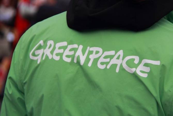 Активисты Greenpeace заблокировали штаб-квартиру BP в Лондоне