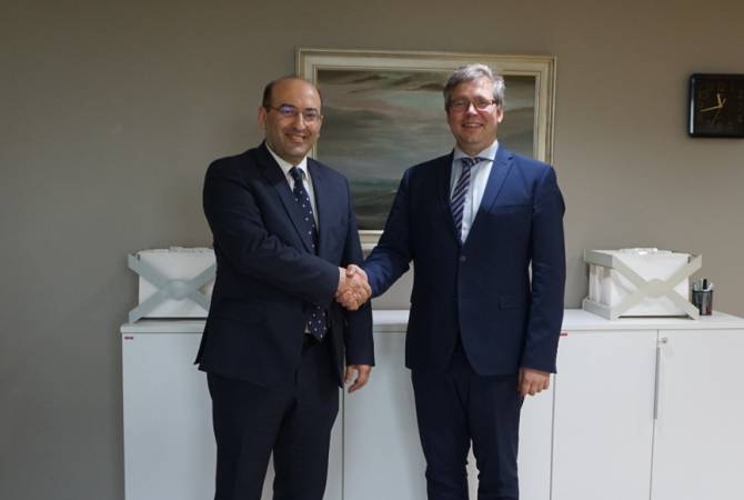 Armenian Ambassador meets Estonian foreign ministry official in Tallinn