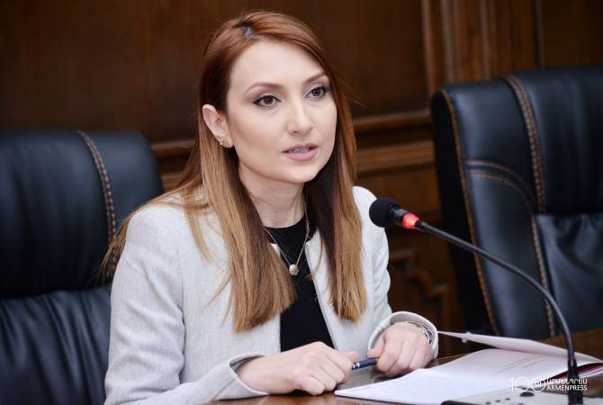 رئيسة تكتل «خطوتي» في البرلمان الأرميني ليليت ماكونتس تعلن عن تطوير مشروع قانون لفحص كفاءة 
القضاة