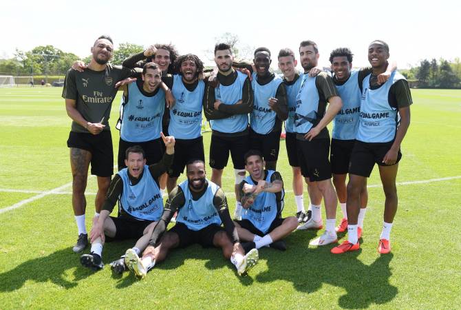 Футболисты “Арсенала” аплодисментами отреагировали на решение Мхитаряна не ехать в 
Баку