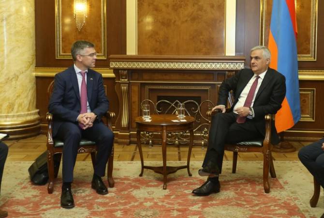 نائب رئيس وزراء أرمينيا مهير كريكوريان يستقبل وفد الوكالة السويدية للتعاون الإنمائي الدولي