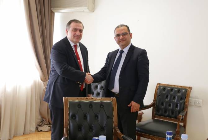 Le ministre et l’Ambassadeur géorgien discutent des poosibilités du renforcement de  la 
coopération économique 