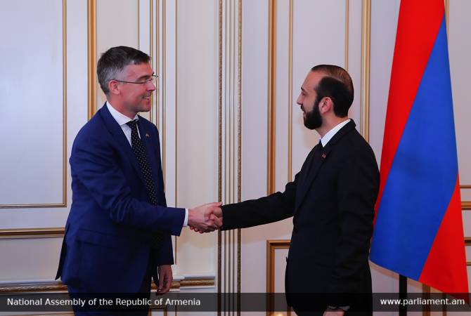 Հայաստանի խորհրդարանի ղեկավարն ընդունել է Շվեդիայից ժամանած 
ներկայացուցչական պատվիրակությանը

