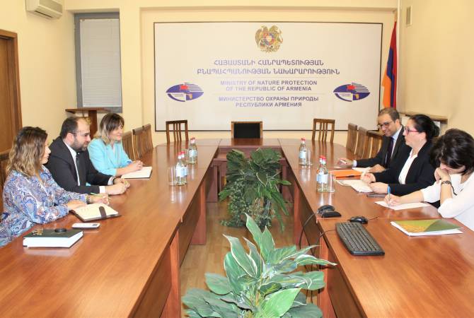 Le Ministre de la Protection de la nature de la République d'Arménie et la Directeur régional du 
FIDA ont discuté des programmes réalisés en Arménie
