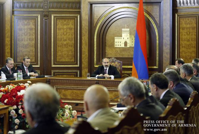 الصناعة العسكرية تمثل أولوية للحكومة وهناك برامج وأهداف كبرى- رئيس الوزراء الأرميني نيكول 
باشينيان-