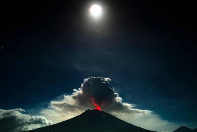 Австралийские авиакомпании отменили более десяти рейсов из-за вулкана Агунг