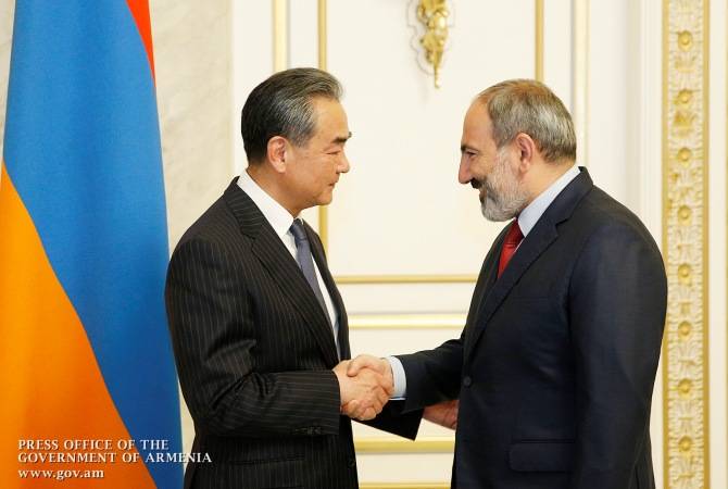 «La société arménienne souligne l'importance de la dynamique positive du développement des 
relations entre l'Arménie et la Chine»; Le Premier ministre a reçu le Ministre des Affaires 
étrangères de la république populaire de Chine