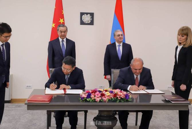 أرمينيا تقدّر دعم الصين بحل مسألة ناغورنو كاراباغ-  وزير الخارجية الأرميني زوهراب مناتساكانيان في 
لقاءه مع وزير الخارجية الصيني وانغ يي-
