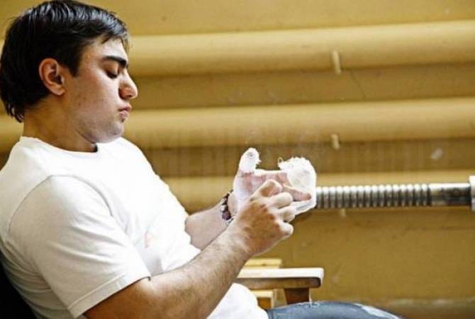Former Armenian weightlifter honored by Amsterdam Mayor for thwarting armed attempted 
robbery 