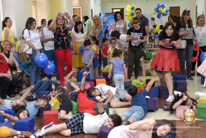 АРМЕНИЯ: Дети адвокатов отметили праздник в Палате адвокатов