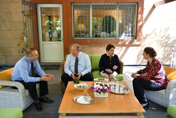 АРМЕНИЯ: По случаю Дня Итальянской республики Армен Саркисян с супругой посетили посольство Италии