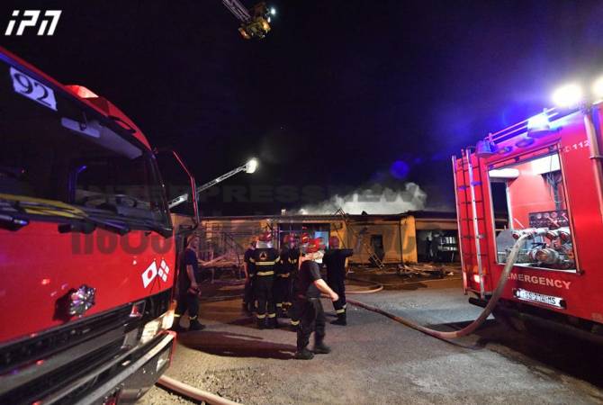 ГРУЗИЯ: Сильный пожар в крупнейшем рынке Тбилиси уничтожил магазины на площади в тысячи квадратных метров