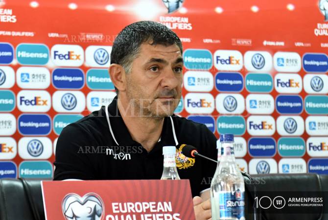 Pour affronter la Grèce, l'entraîneur de l'équipe nationale de football d'Arménie trouve 
important la bonne disposition d'esprit