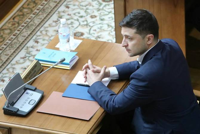 Зеленский уволил 15 глав областей на Украине