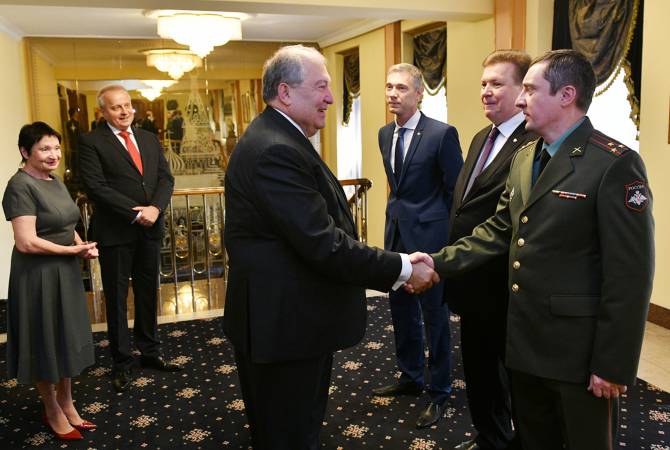 رئيس الجمهورية أرمين سركيسيان يزور السفارة الروسية في يريفان بمناسبة يوم روسيا ويقدّم التهاني
