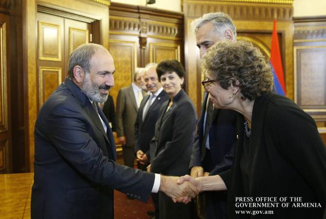 PM Pashinyan receives AUA and AGBU co-founded research group members