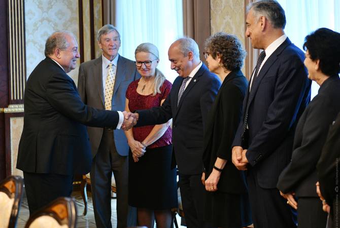 Президент принял участников посвященного технологическому будущему Армении 
обсуждения

