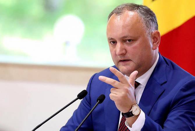 Президент Молдавии призвал сограждан выйти на марш в поддержку нового 
правительства