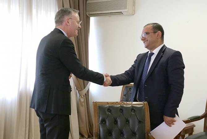 Armenia’s economy minister, ADB representatives discuss cooperation framework