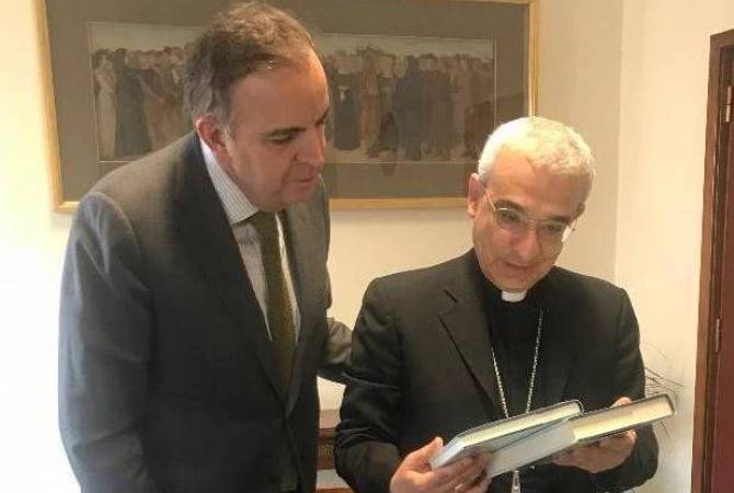 Посол Карен Назарян встретился с председателем Папского совета законодательных 
актов Святого Престола