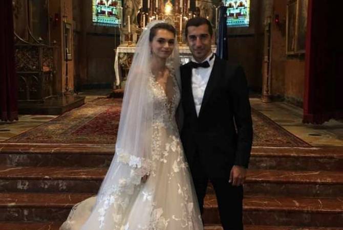 قائد منتخب أرمينيا لكرة القدم هنريك مخيتاريان يتزوج مع بيتي فاردانيان بالكنيسة الأرمنية بجزيرة سان لازارو، البندقية، إيطاليا 