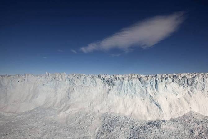 Ледники Гренландии теряют по два кубических километра воды ежедневно