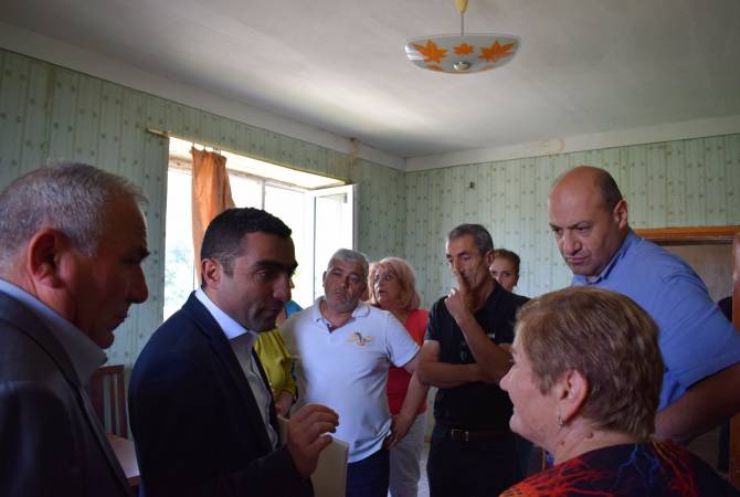 Губернатор Котайка в Вохчаберде представил пакет решения проблем, волнующих 
жителей
