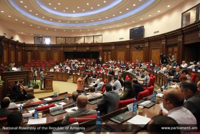 Парламент Армении полностью принял проекты ряда законов 