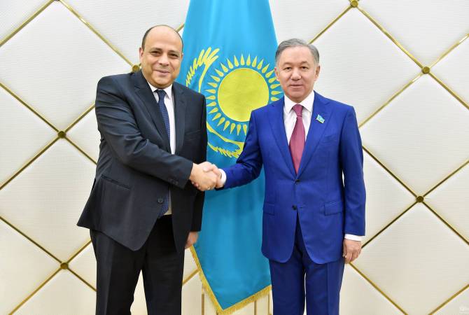 Դեսպան Ղալաչյանը հանդիպել է Ղազախստանի խորհրդարանի ստորին պալատի 
նախագահի հետ
