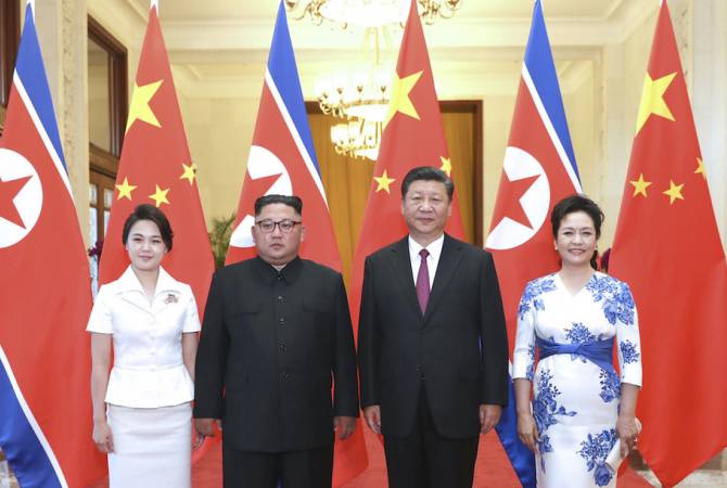 Ким Чен Ын с супругой лично встретили Си Цзиньпина и первую леди Китая