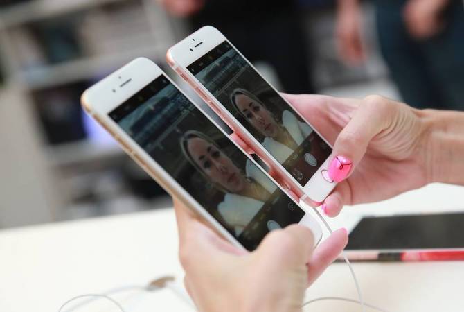 СМИ: длительное пользование смартфоном может привести к косоглазию